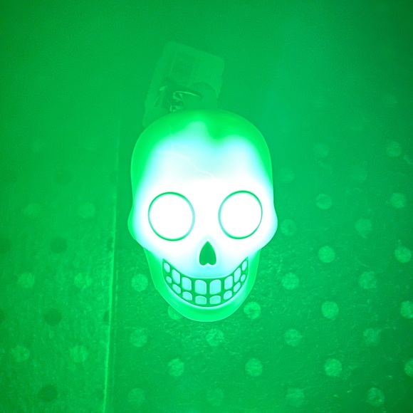 Bath & Body Works Ghost/Skull GITD Light Up Halloween 2024 Pocketbac Holders NWT - Picture 12 of 16